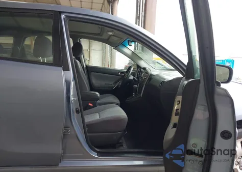 2005 Toyota Matrix Xr z USA, uszkodzony, nr VIN 2T1LR32EX5C462978